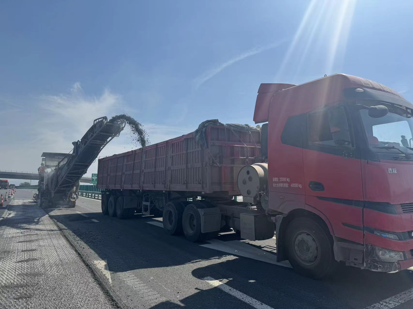 陝西(xī)交控運營管理(lǐ)分(fēn)公司2024年養護工(gōng)程施工(gōng)YHSG02-2024（XF-2）标段路(lù)面病害維修治理(lǐ)工(gōng)程